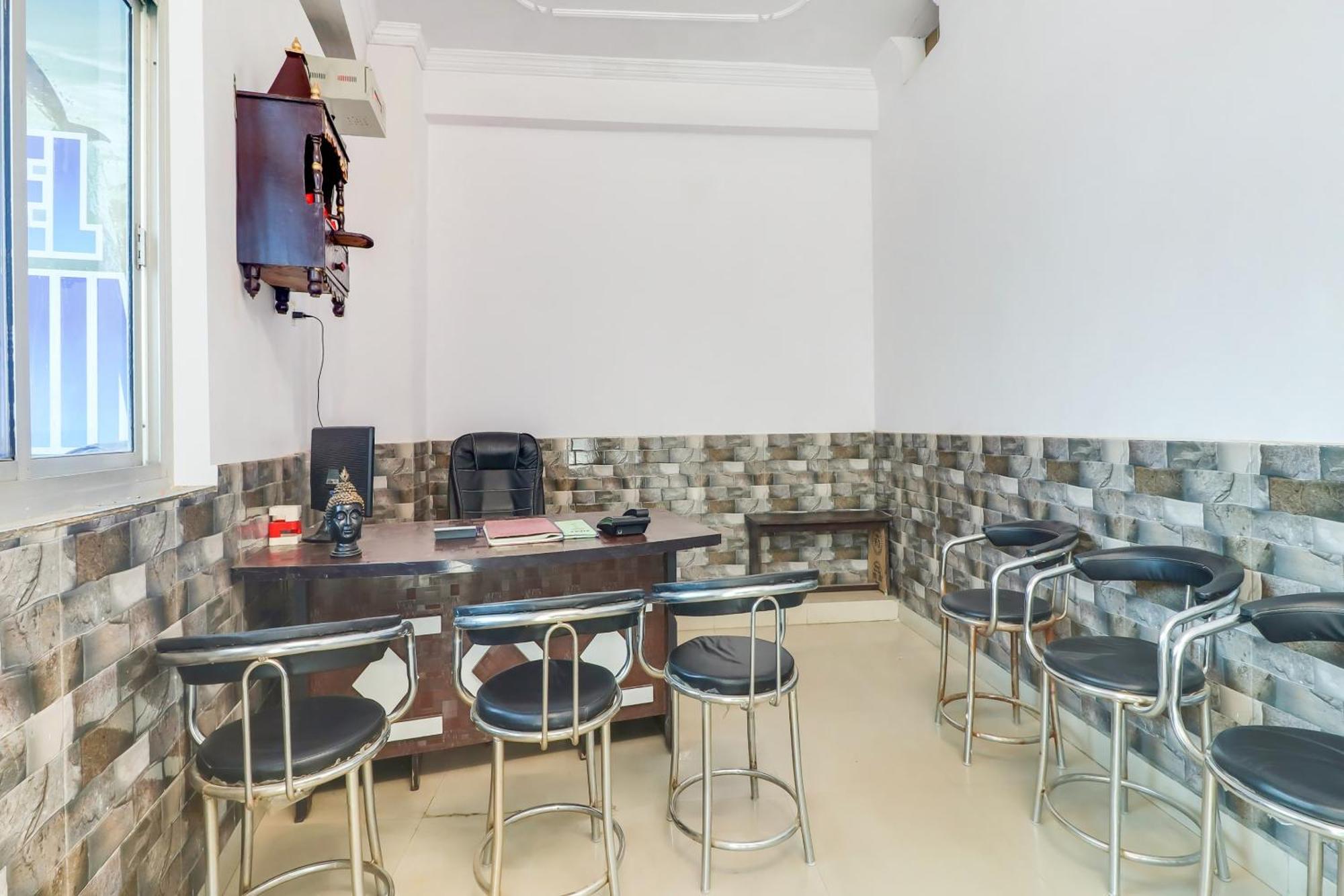 Super Collection O Dolphin Hotel Lucknow Bagian luar foto